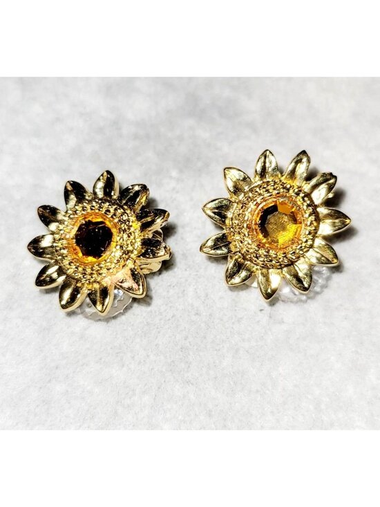 Unbranded Jewelry - Vintage Circa 1980's Clip on Statement Earrings Gold Tone Textured SunFlowers